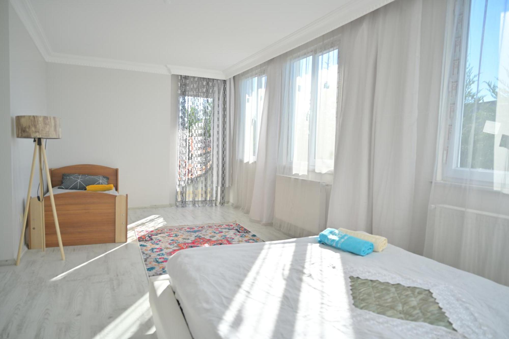 Ahmet Teacher Hotel,6 Minutes From The Airport Arnavutkoy Exteriér fotografie